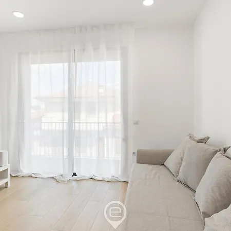 Estay - Archihouse Seafront - Aircon - Wifi - Terrace 아파트 토레 그란데